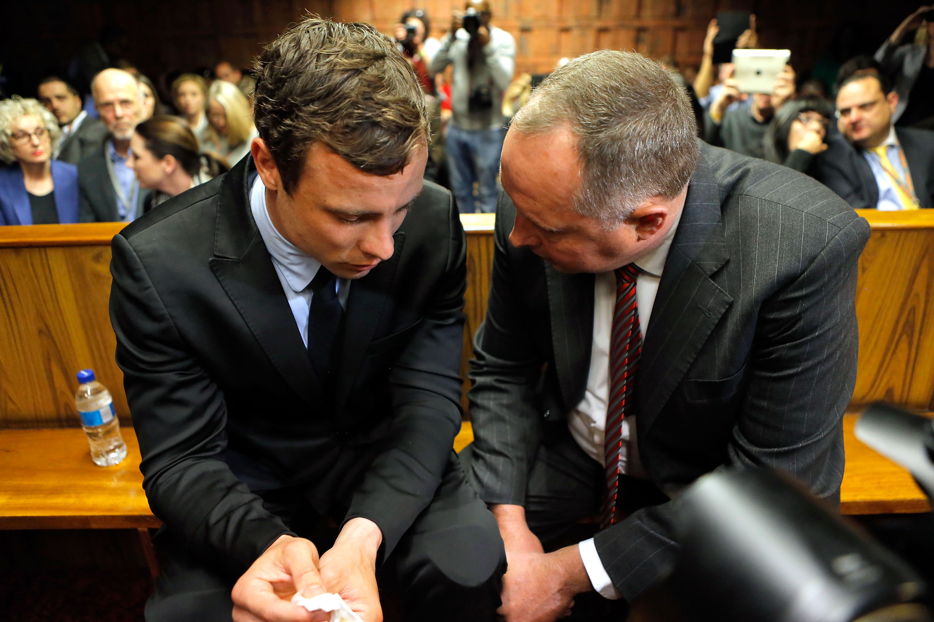Prosecutors in Oscar Pistorius&#039; trial want Apple to unlock his phone