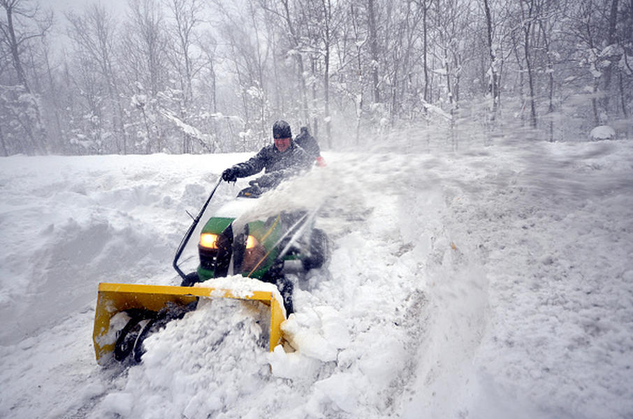 Snowstorm threatens Thanksgiving travel on the East Coast