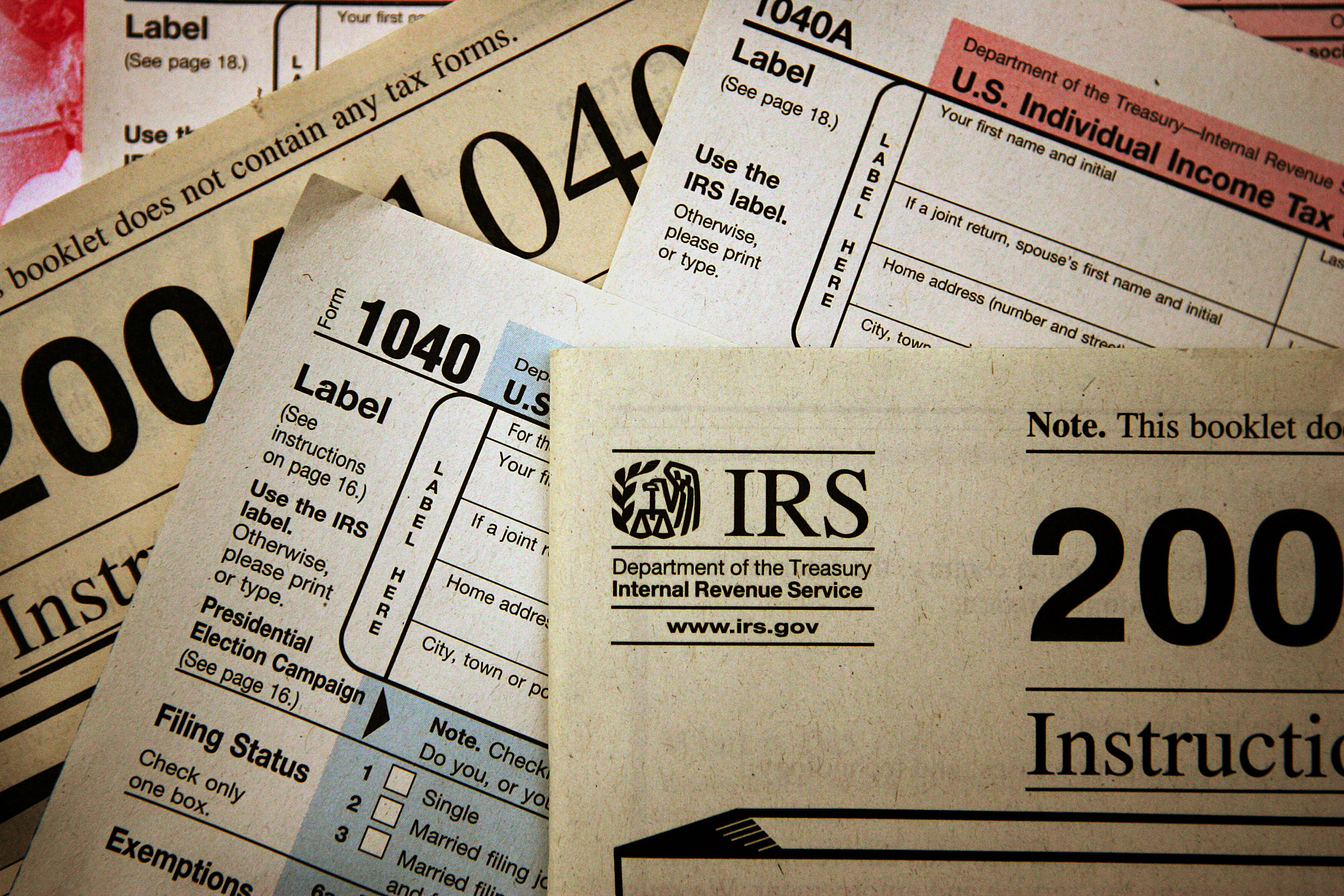 800,000 people have until October to file taxes because the IRS sent them the wrong form