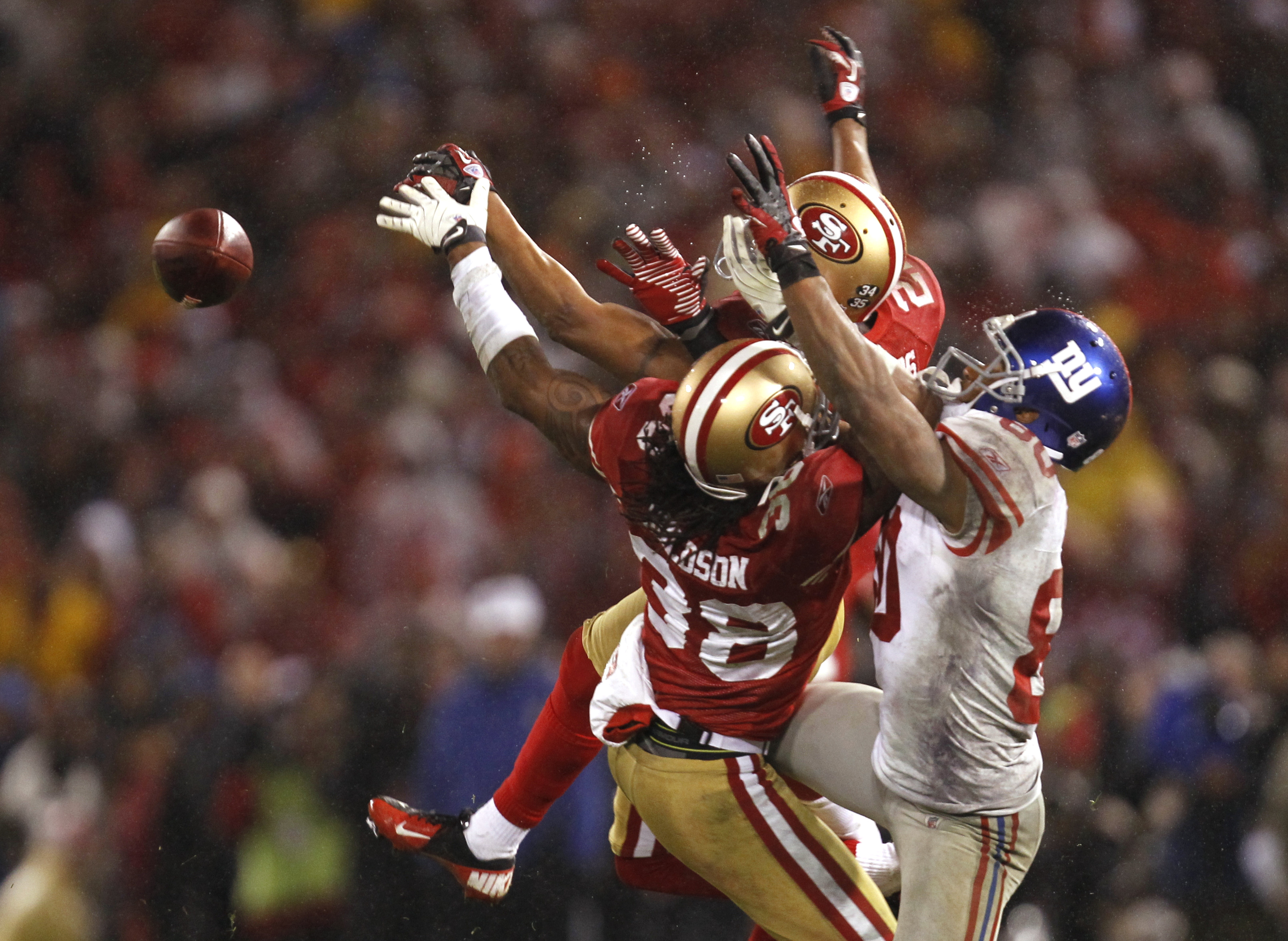 The San Francisco 49ers and New York Giants face off in January 2012.