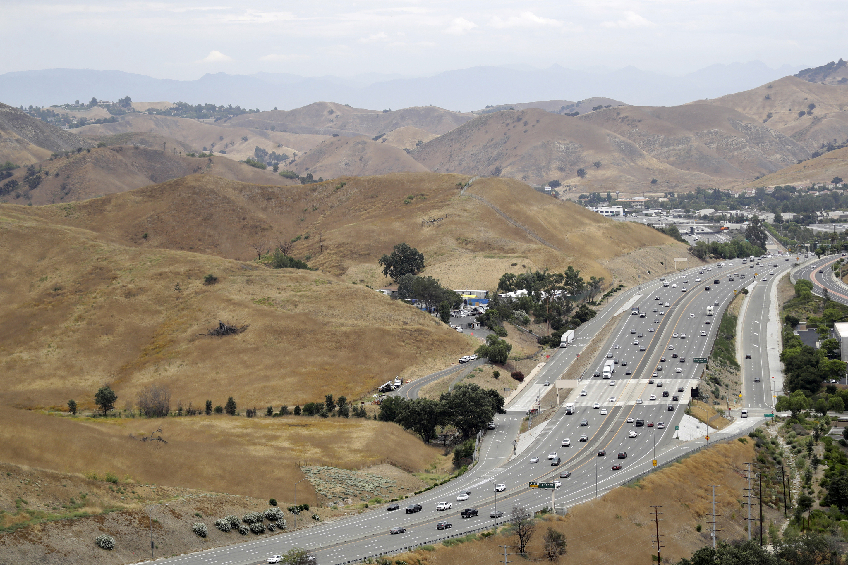 A wildlife bridge will go over Highway 101 in Los Angeles.
