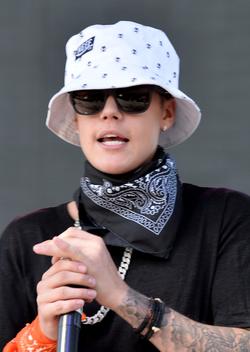 Justin Bieber surprises Coachella