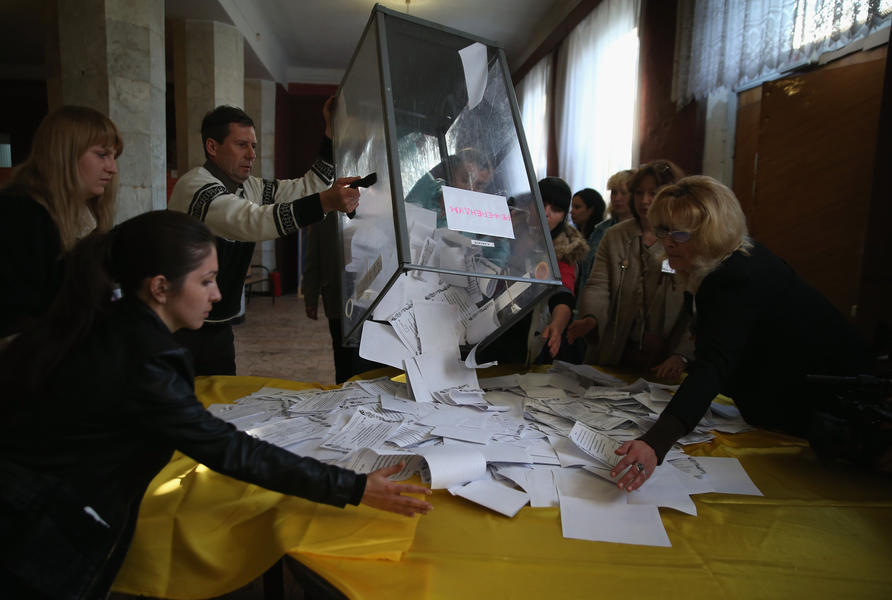 Pro-Russia Ukraine separatists appear to win probably symbolic secession vote