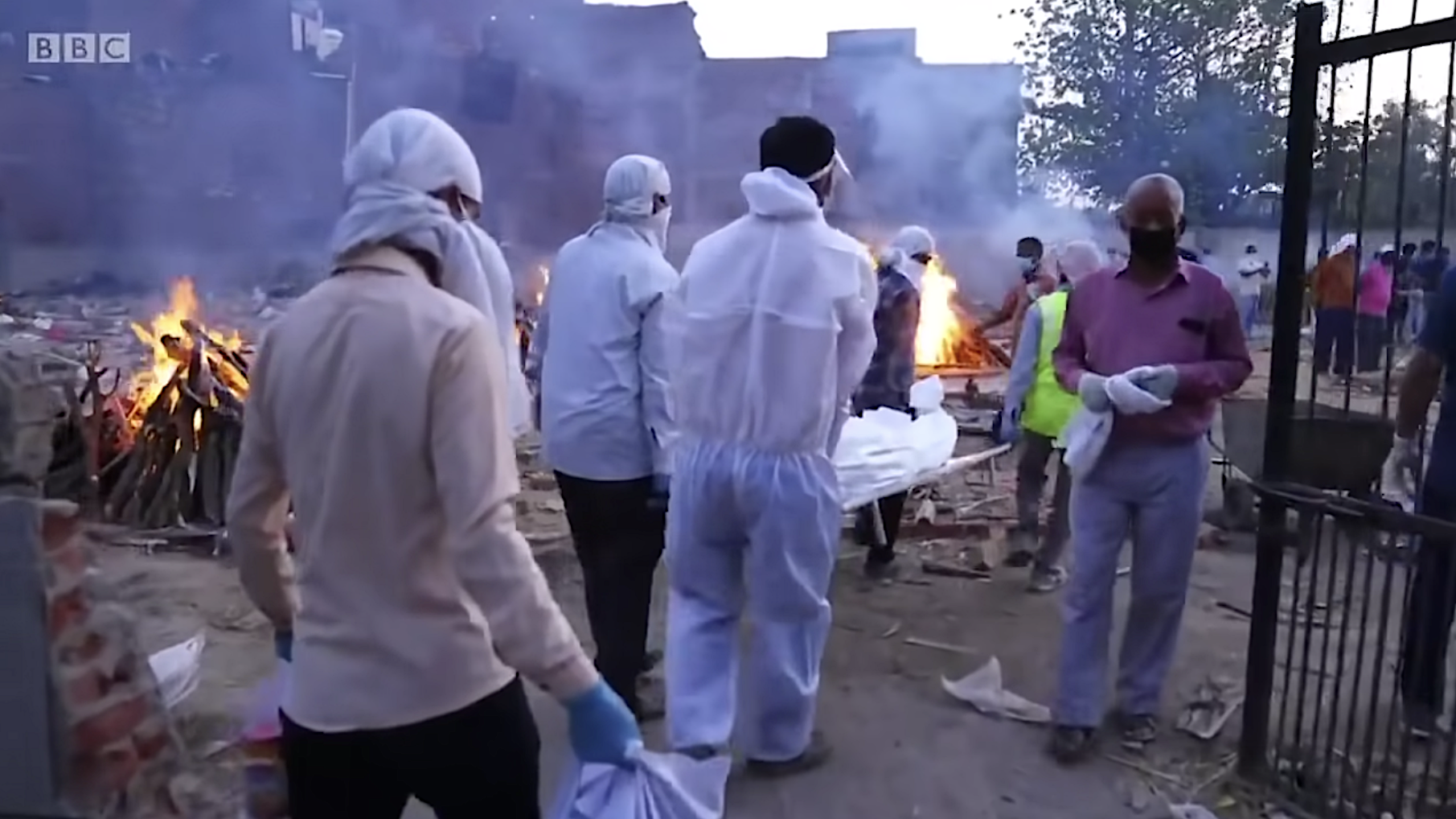 India cremates COVID-19 victims