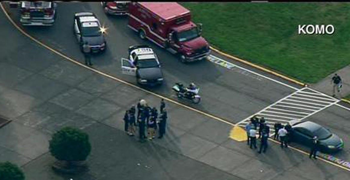 2 dead, including gunman, in Seattle-area high school shooting