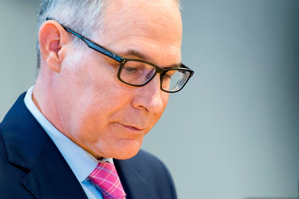 Scott Pruitt loses two more aides