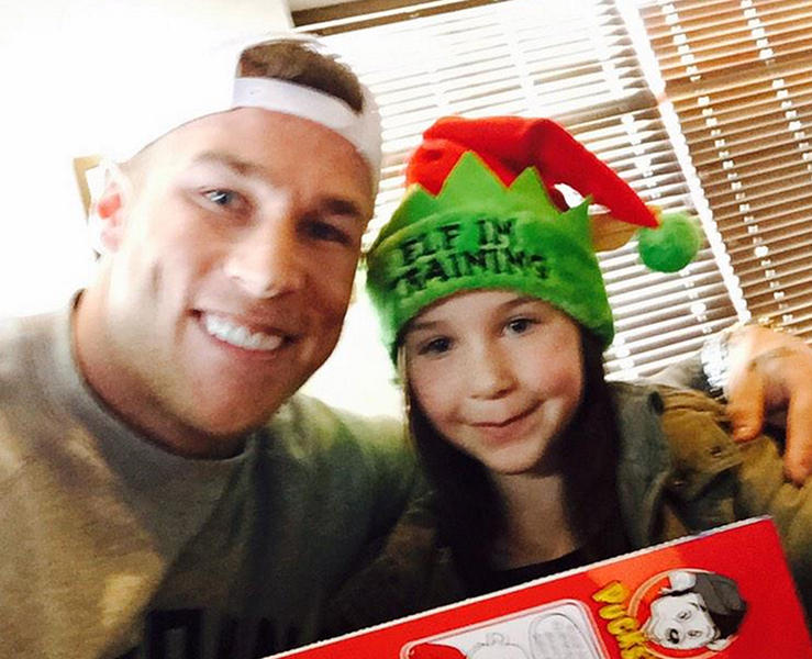 Brett Lawrie takes young Blue Jays fan who cried when he was traded out for pizza