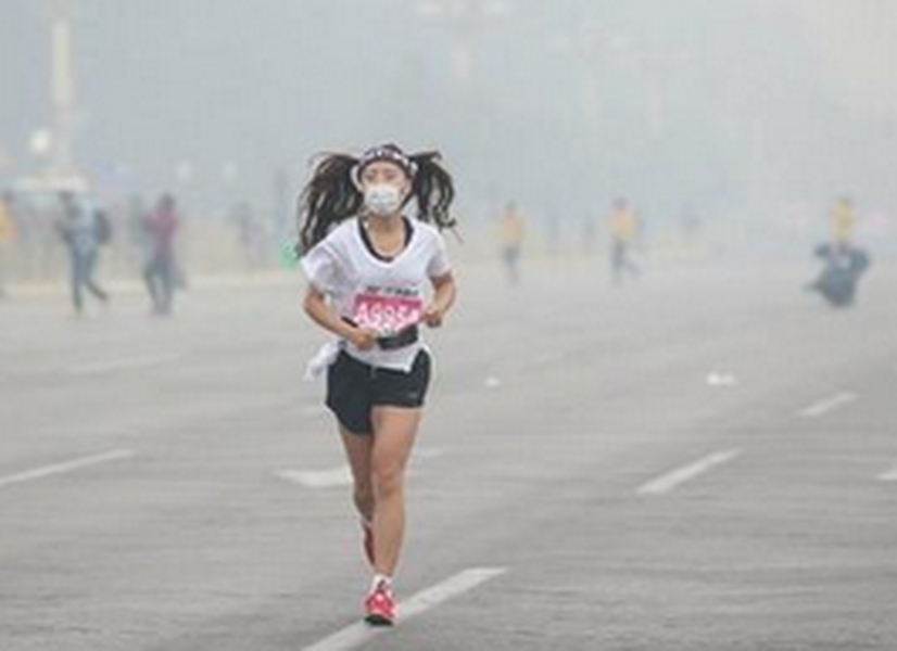 Runners &#039;give up&#039; on Beijing marathon due to intense smog