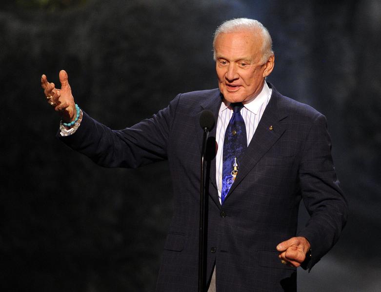 Buzz Aldrin urges NASA to build a &#039;permanent&#039; base on Mars