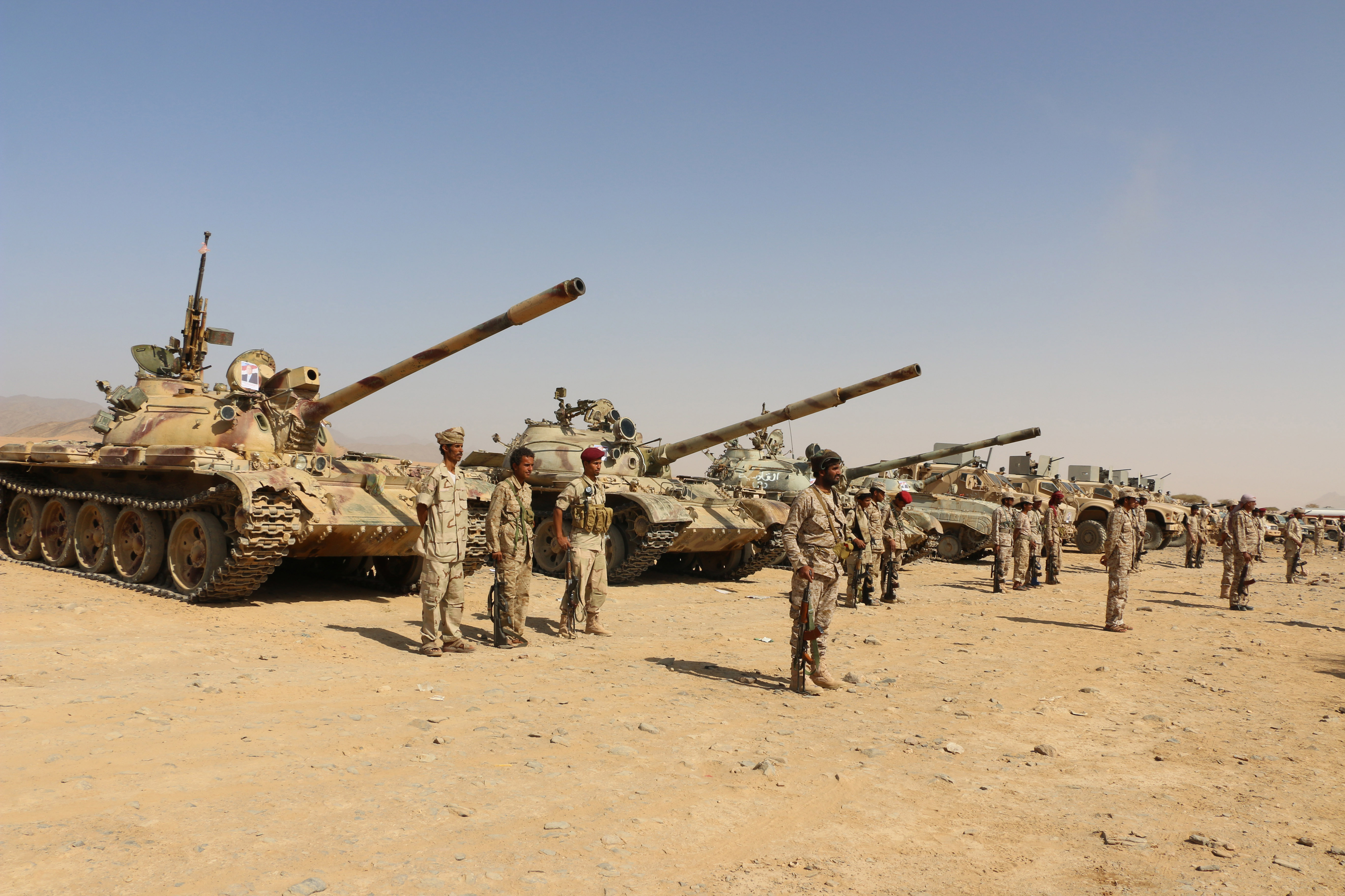 Saudi-backed Yemeni government fighters ahead of offensive 