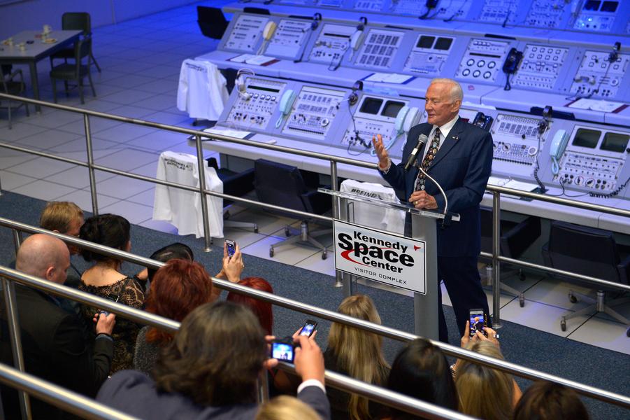Buzz Aldrin offers up delightful tips on how best to walk on the moon