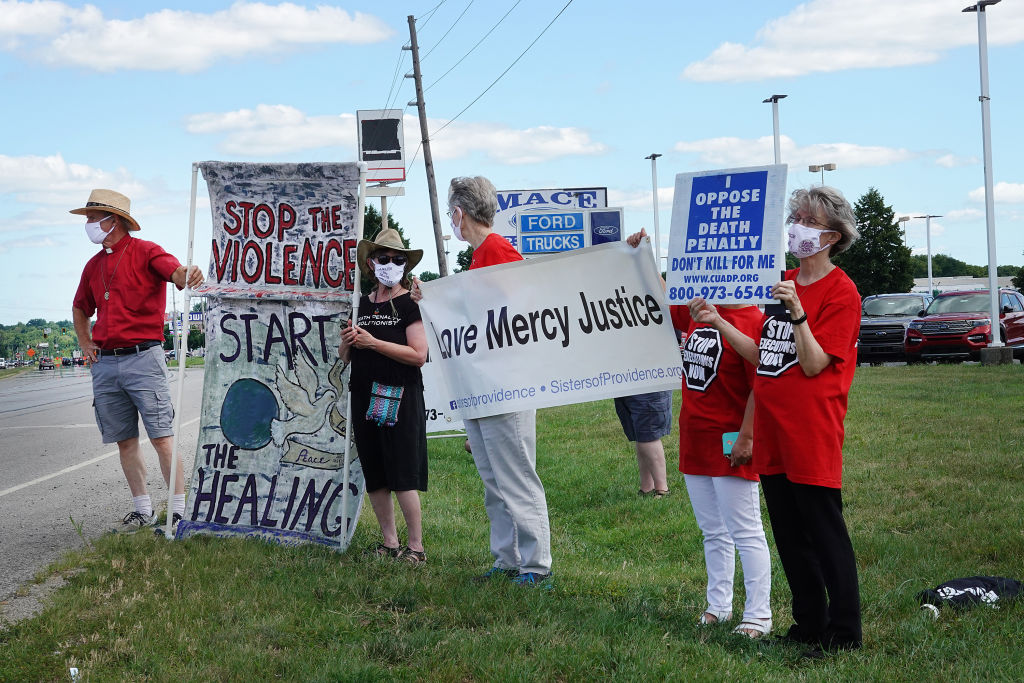 Anti-capital punishment protesters in Terre Haute, Indiana