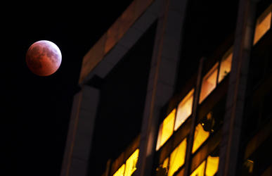 The first of 4 &#039;blood moons&#039; will be visible April 14-15
