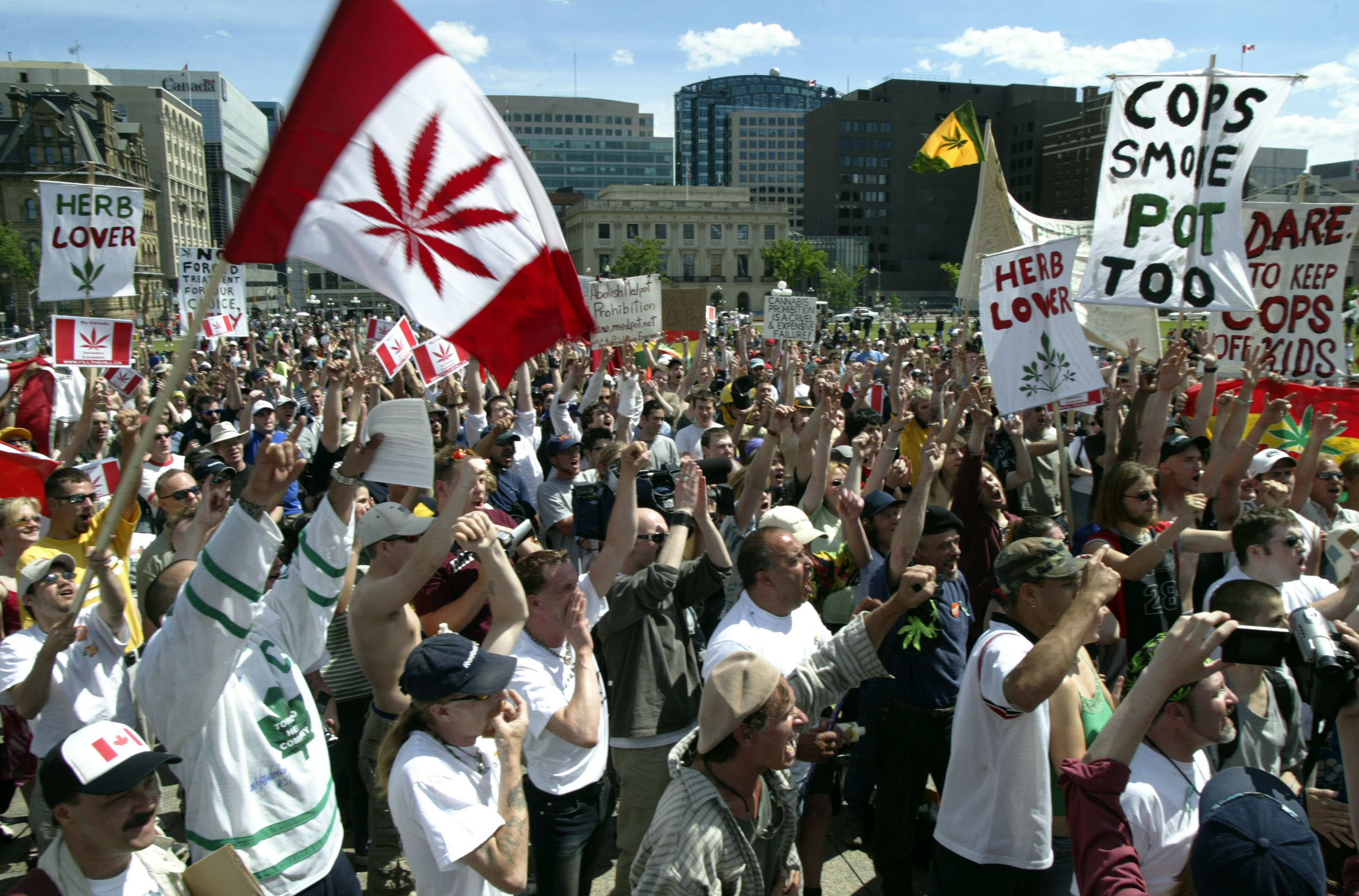 Protesters support pot legalization in Canada