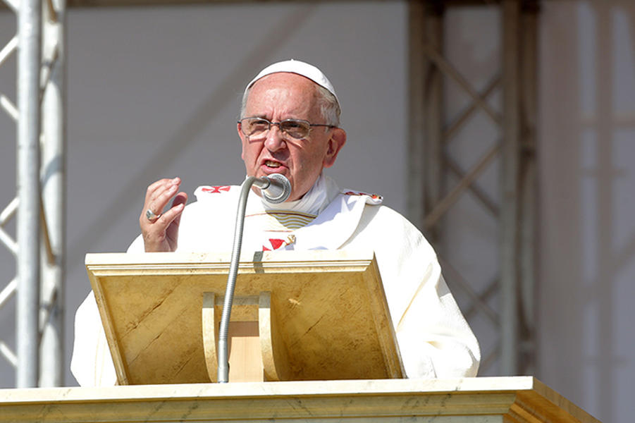 Pope Francis denounces ongoing violence in Iraq