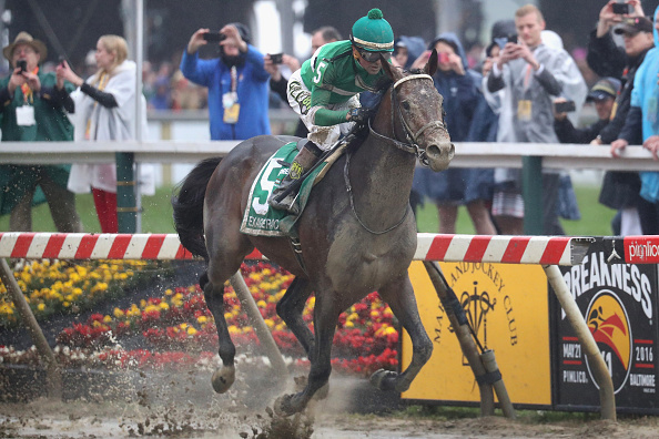 Exaggerator wins the Preakness Stakes