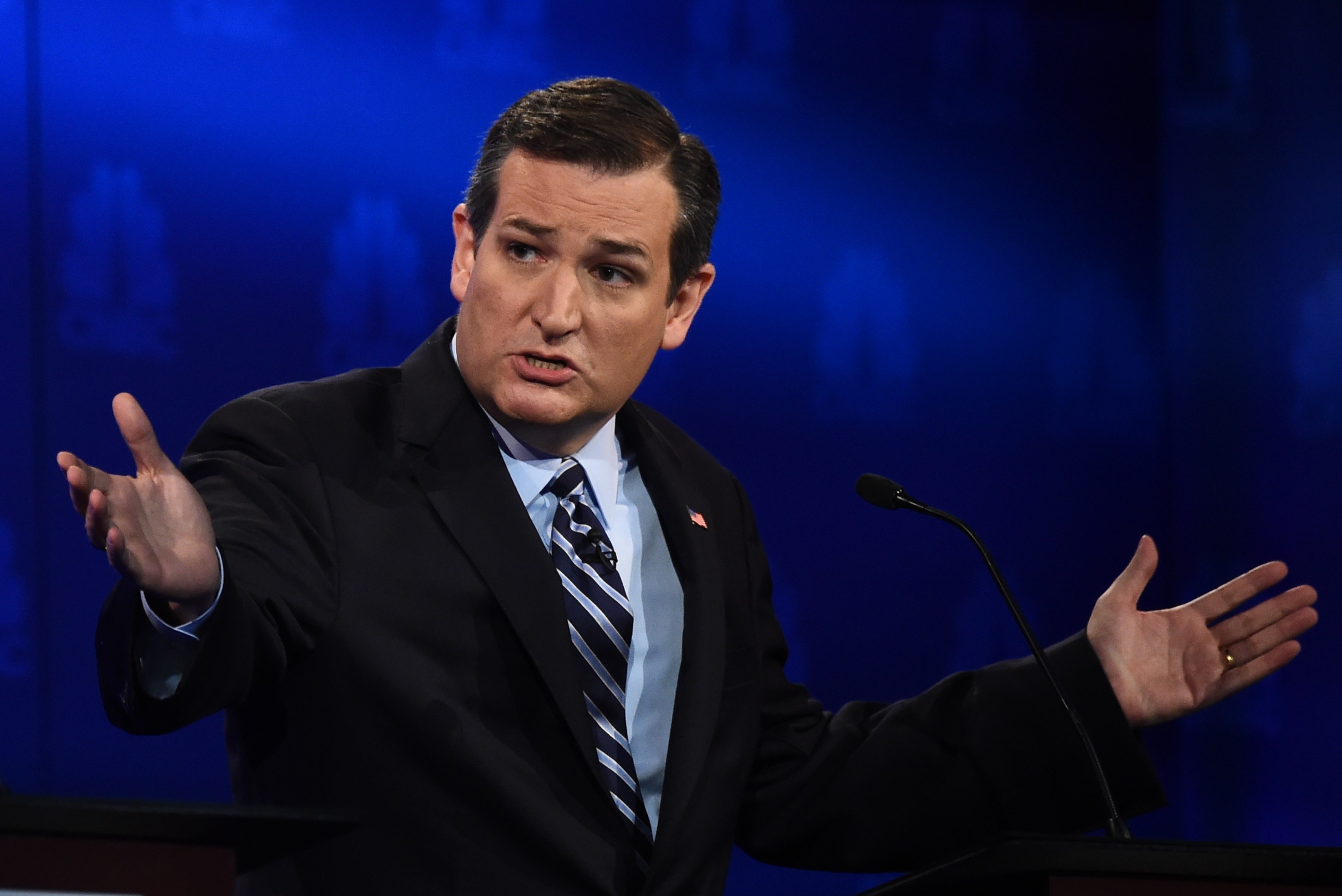 Ted Cruz attacks CNBC for its questions