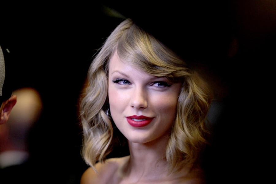 Taylor Swift talks feminism, support for other female artists