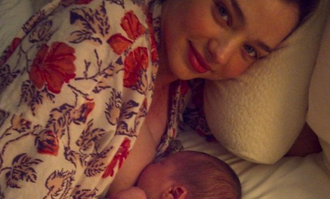 Miranda Kerr, wife of actor Orlando Bloom, announced the birth of her &quot;beautiful little son Flynn&quot; on her website.