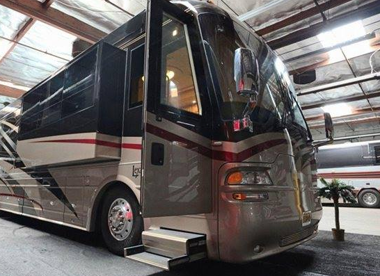 Sarah Palin wants to sell you her used, &#039;one-of-a-kind&#039; tour bus for $279,000