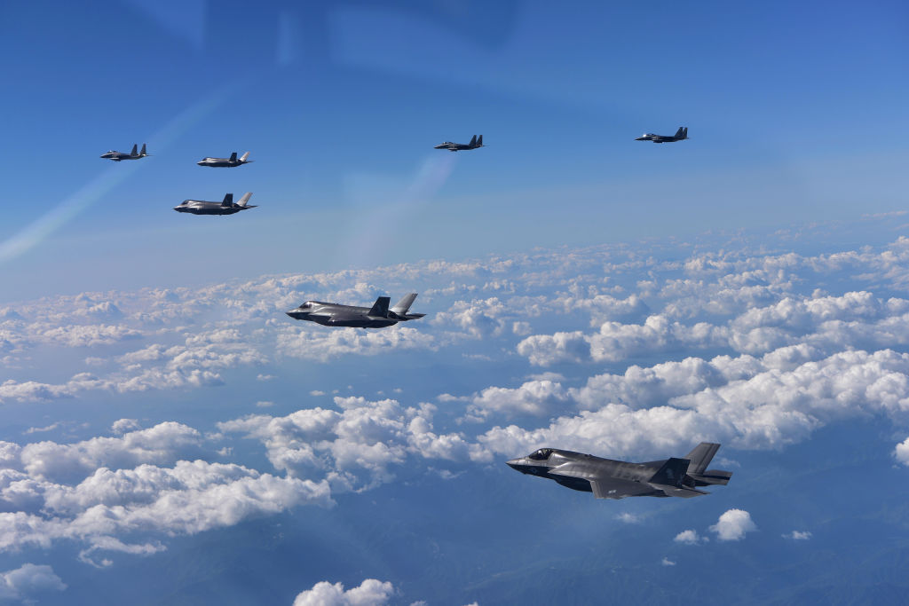 U.S. and South Korean military planes conduct joint drills in 2017