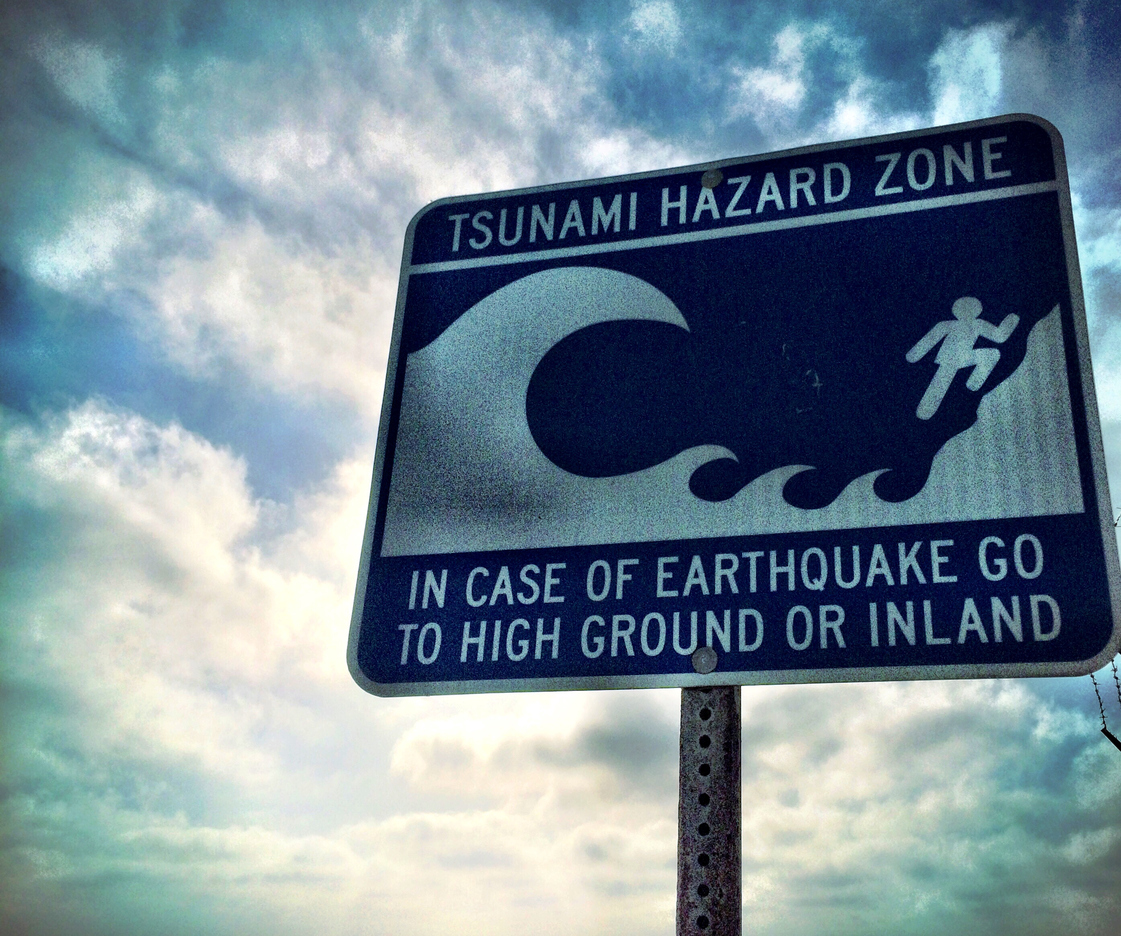 Alaska earthquake triggers tsunami warnings