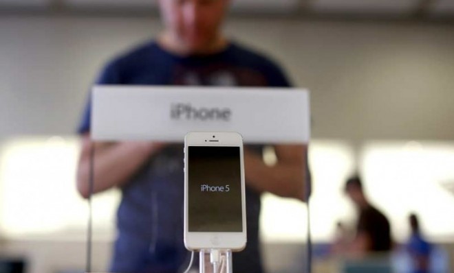 Apple beat out its smartphone rivals in its fourth quarter.