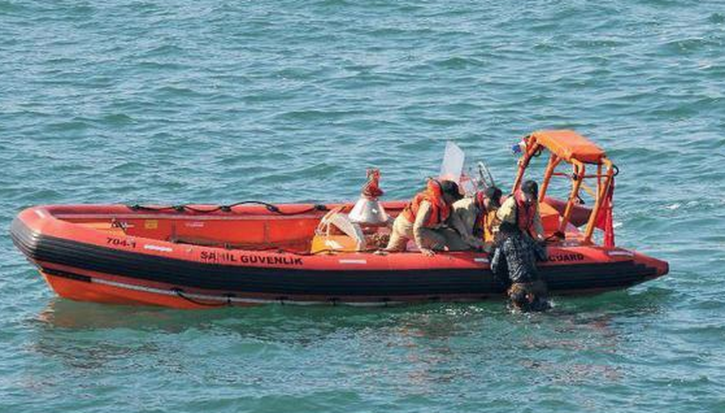 At least 24 dead after boat sinks off Turkey