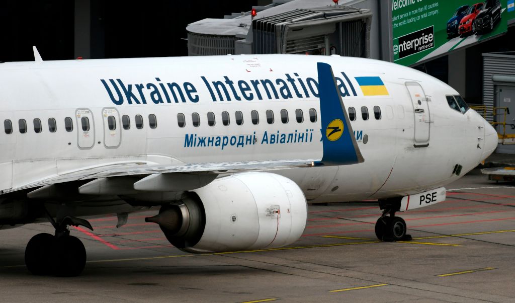Ukraine International Boeing 737-800