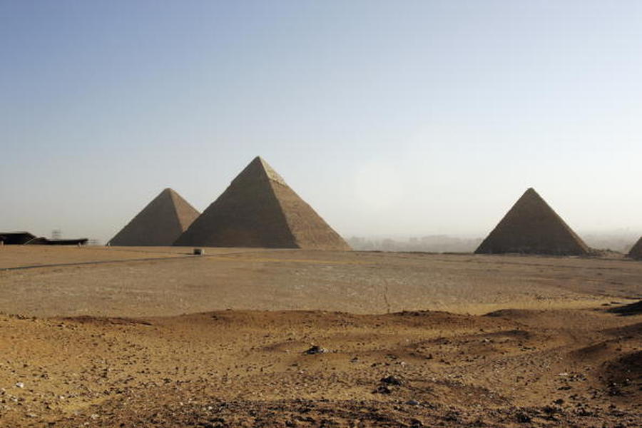 9 people receive jail sentence for stealing artifacts from Egypt&#039;s Great Pyramid