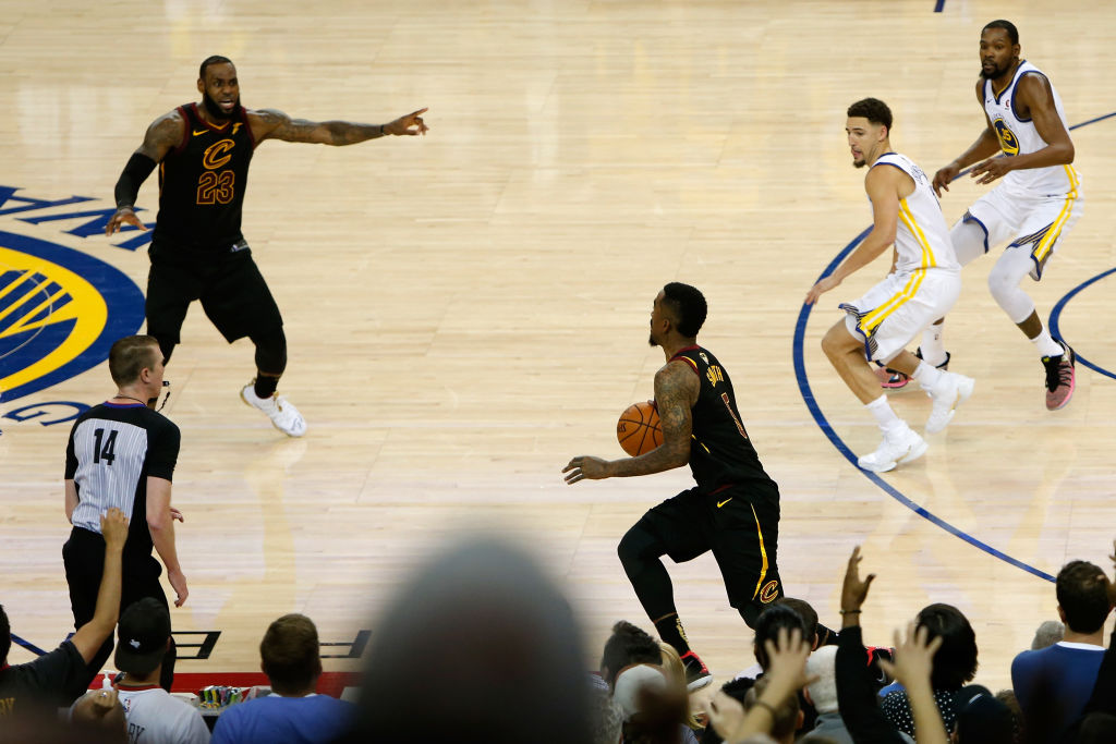 LeBron James tells J.R. Smith to shoot the ball in Game 1 of the NBA Finals