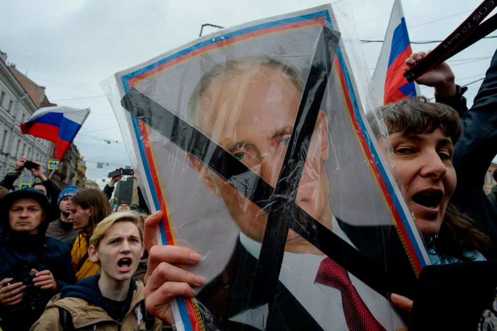 Opposition supporters attend an unauthorized anti-Putin rally called by opposition leader Alexei Navalny on May 5, 2018 in Saint Petersburg.