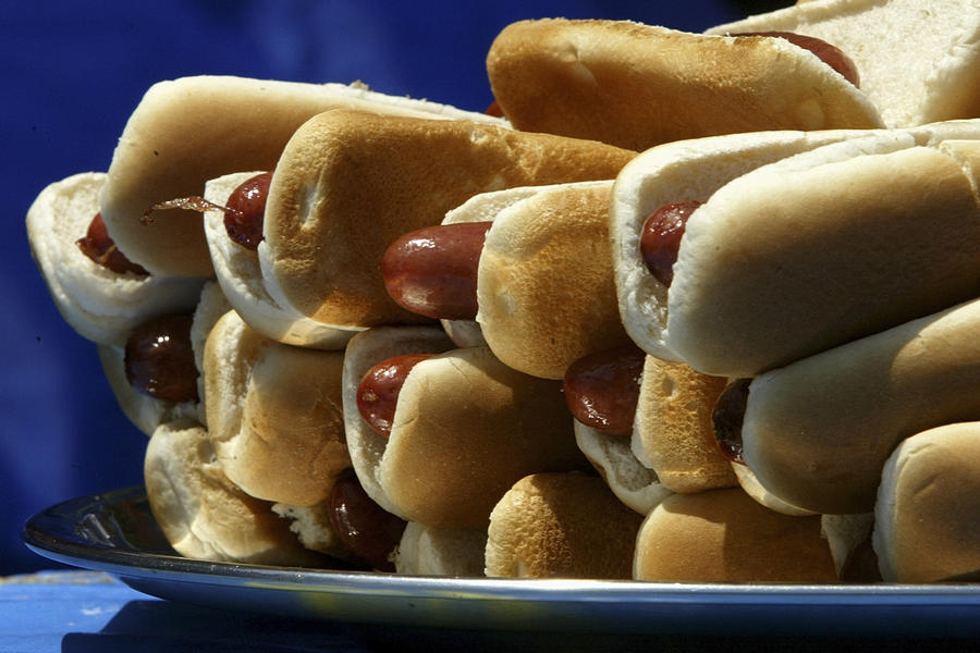 Man drilled by flying hot dog at baseball game gets second chance to sue team