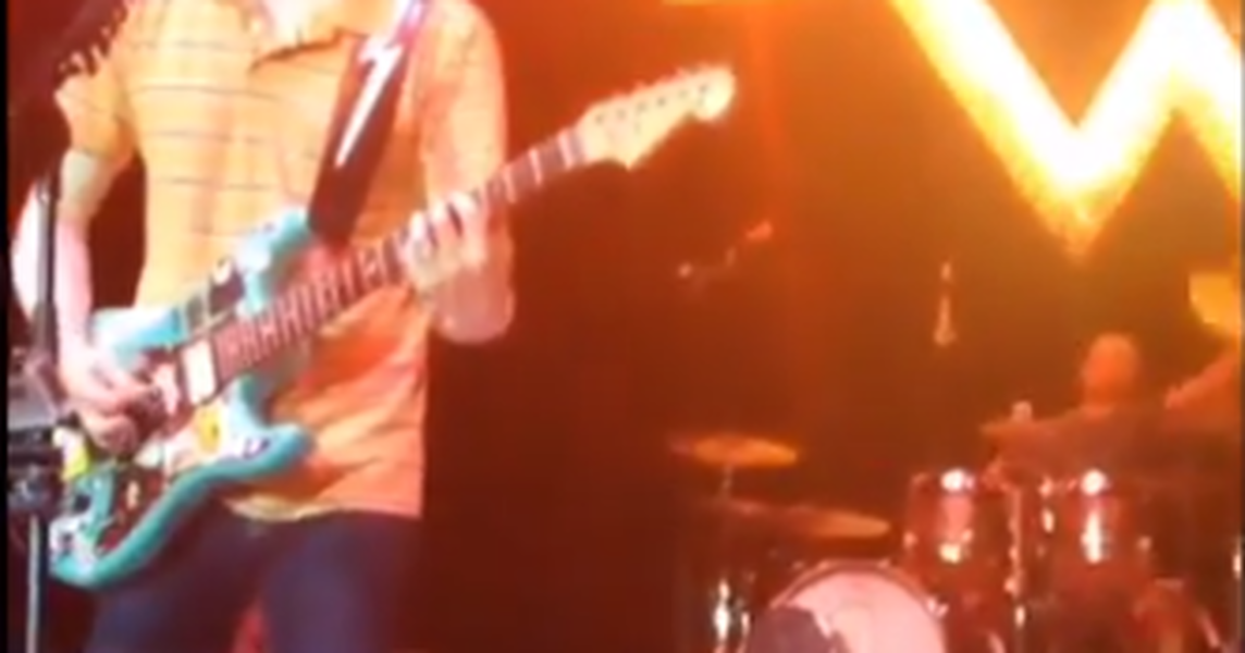 Weezer drummer catches frisbee in the middle of a song without missing a beat