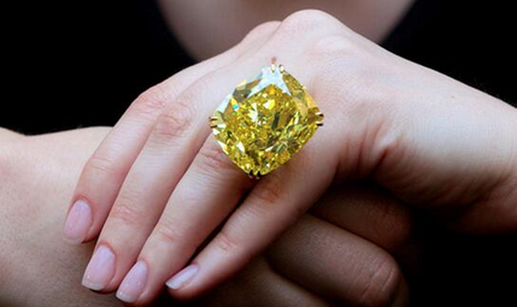 This is what the world&#039;s largest $16 million yellow diamond looks like