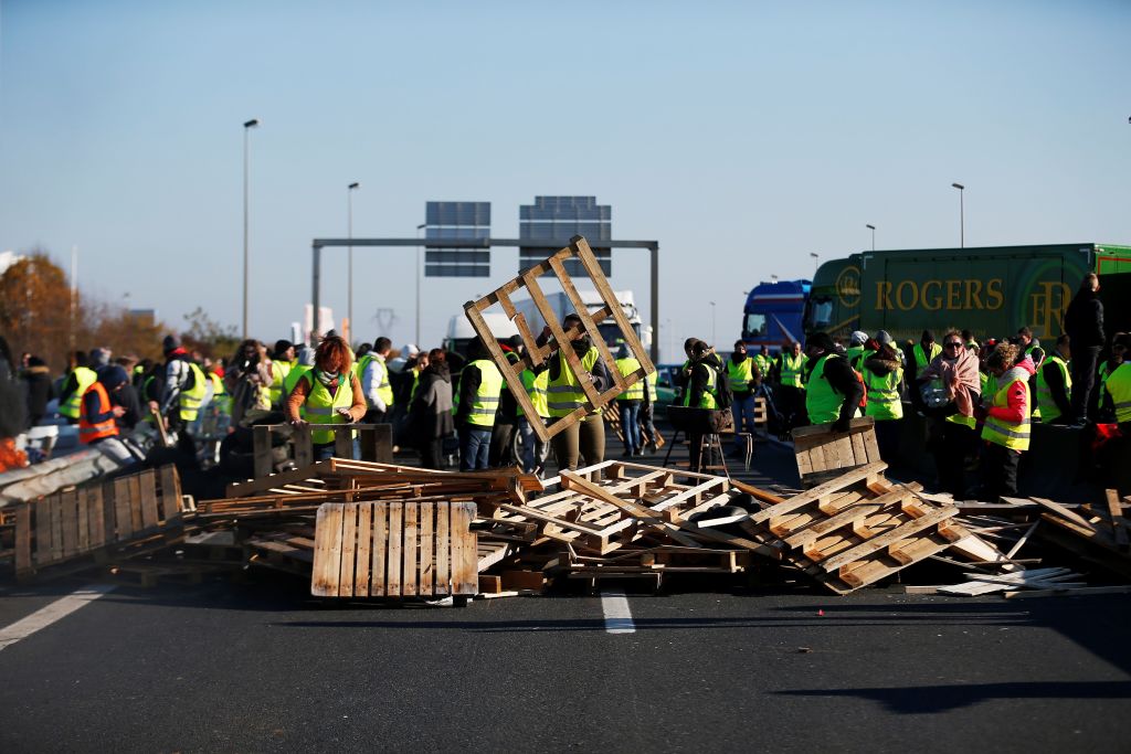 Massive tax protests in France block roads