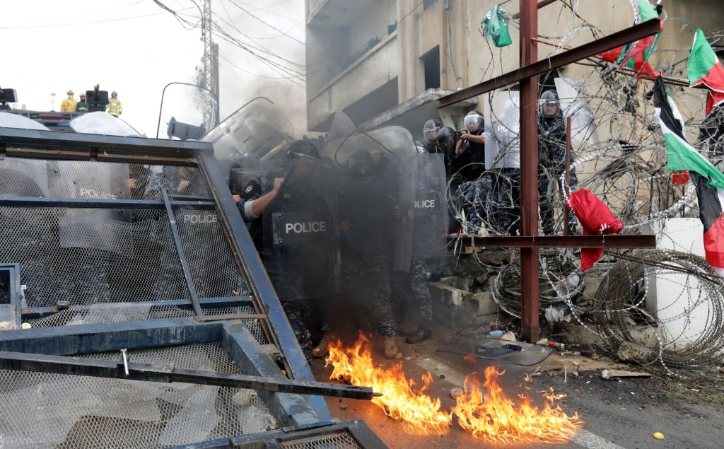 Violence erupts near U.S. Embassy in Lebanon