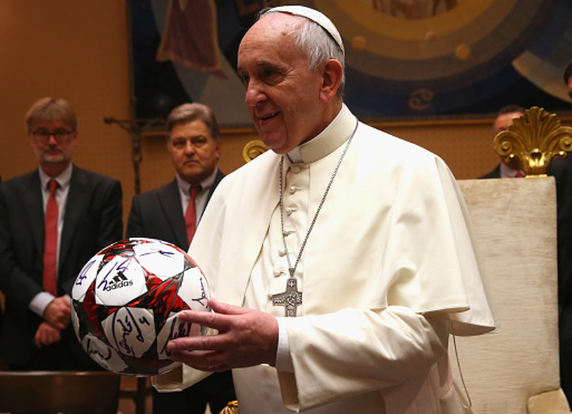 &#039;Soccer-mad&#039; Pope Francis is thrilled to meet the Bayern Munich team
