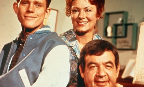 &quot;Happy Days&quot; stars, including Marion Ross and the late Tom Bosley, a.k.a. Mr. and Mrs. Cunningham, haven&#039;t been so pleased with their post-show compensation, and are filing a lawsuit against 