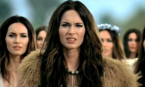 Megan Fox stars as duplicate versions of herself in this random commercial for a Brazilian school&#039;s English language class.