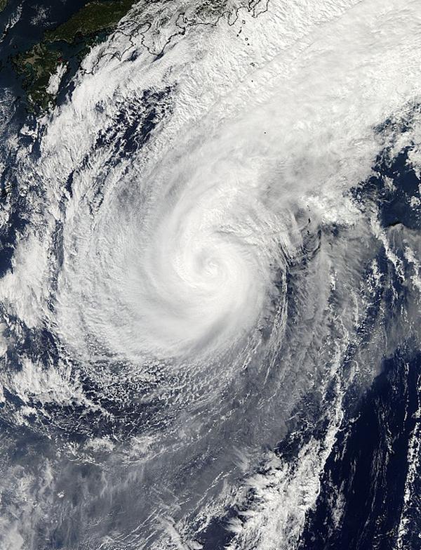 Typhoon Hagupit weakens as death toll climbs