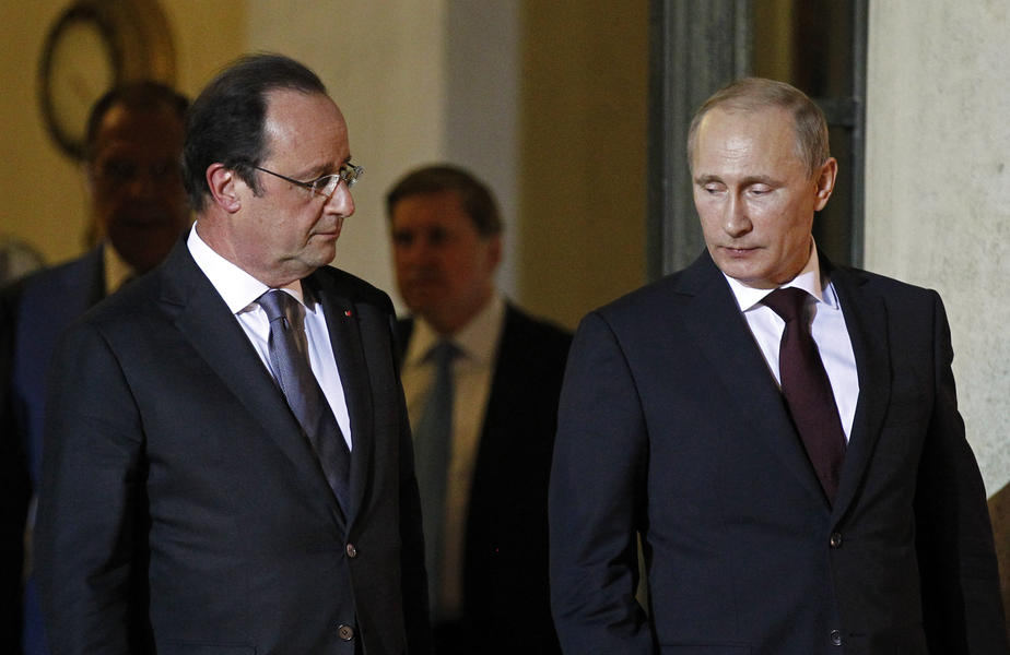 French President Hollande makes unexpected visit to Vladimir Putin in Russia