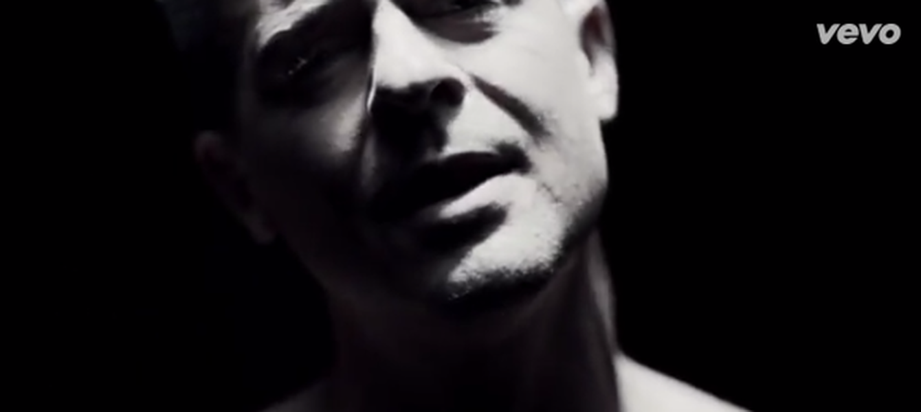 Watch Robin Thicke&#039;s extremely personal, questionably musical attempt to get his wife back