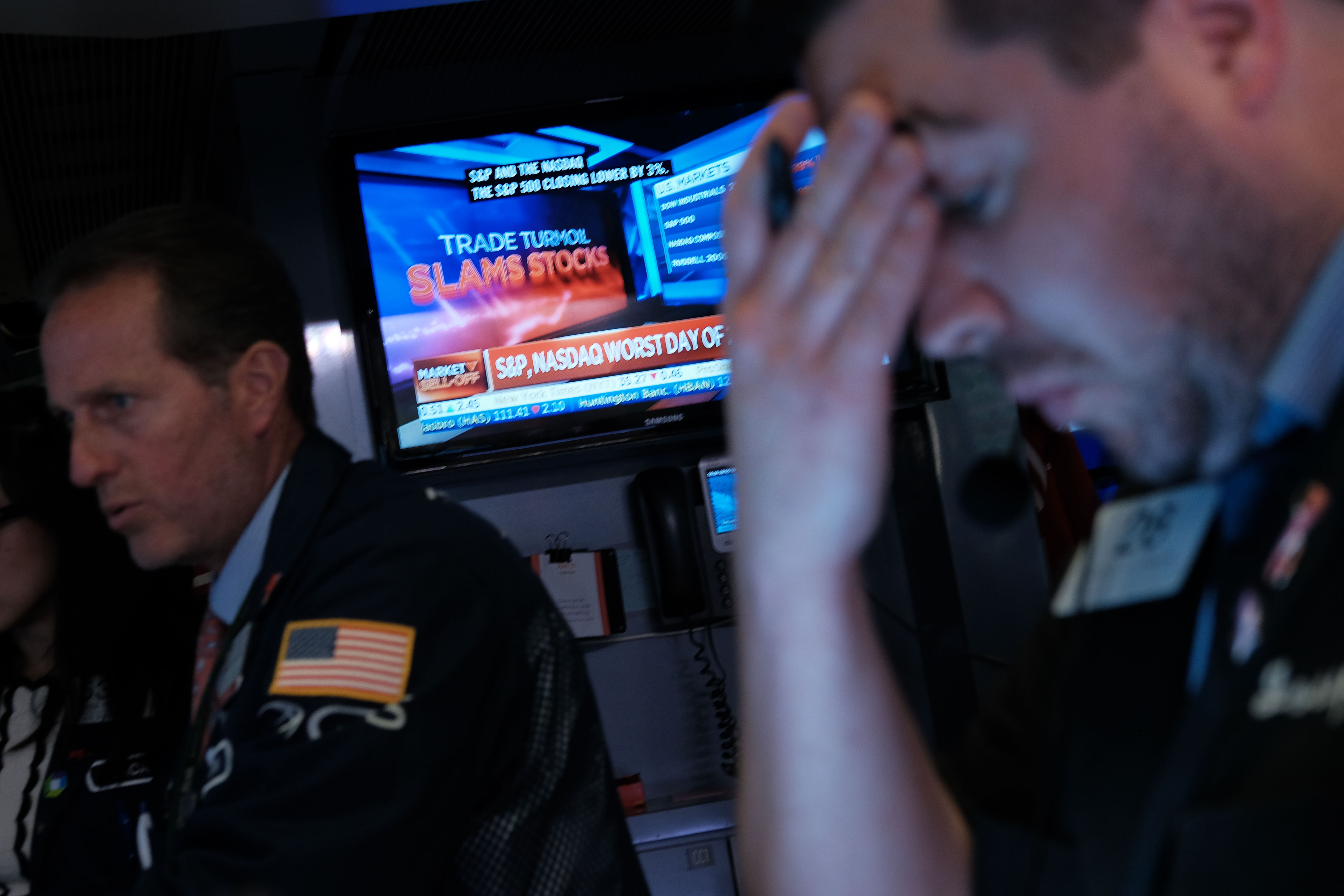 Traders on the NYSE during a stock plunge