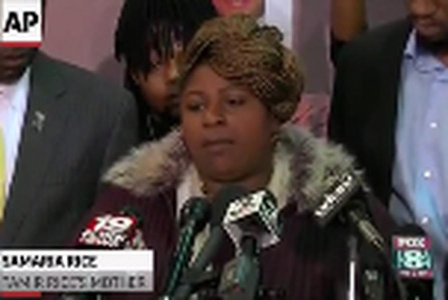 Tamir Rice&#039;s mom calls for officer conviction in Cleveland shooting