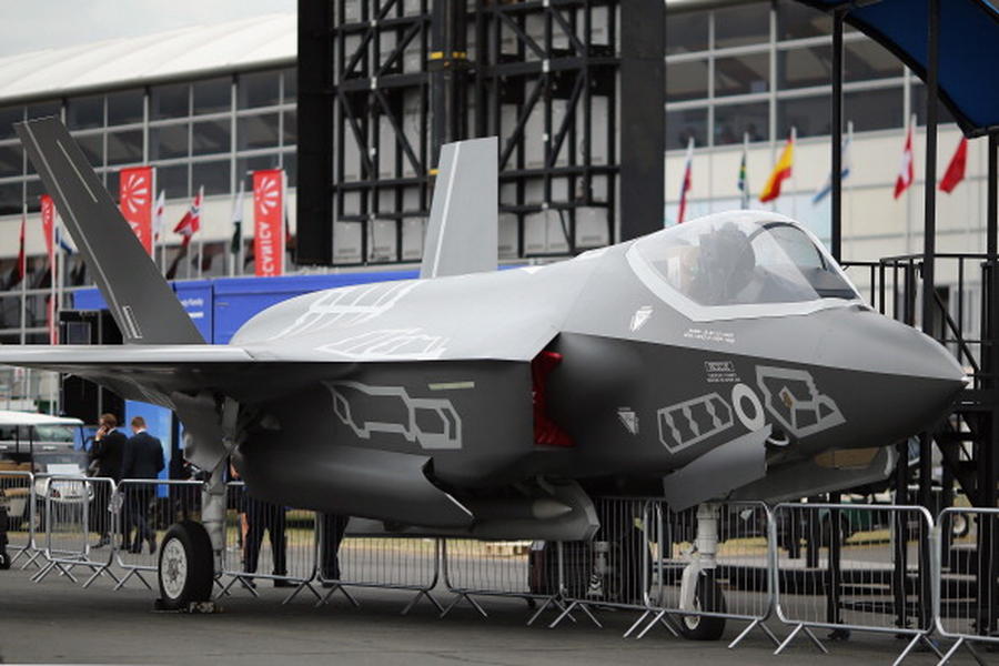Watch the U.S. military&#039;s next-generation fighter jet float in mid-air