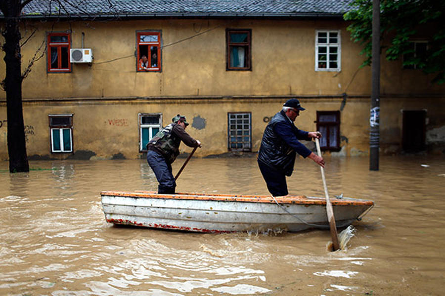 Thousands flee as more deadly flooding threatens the Balkans