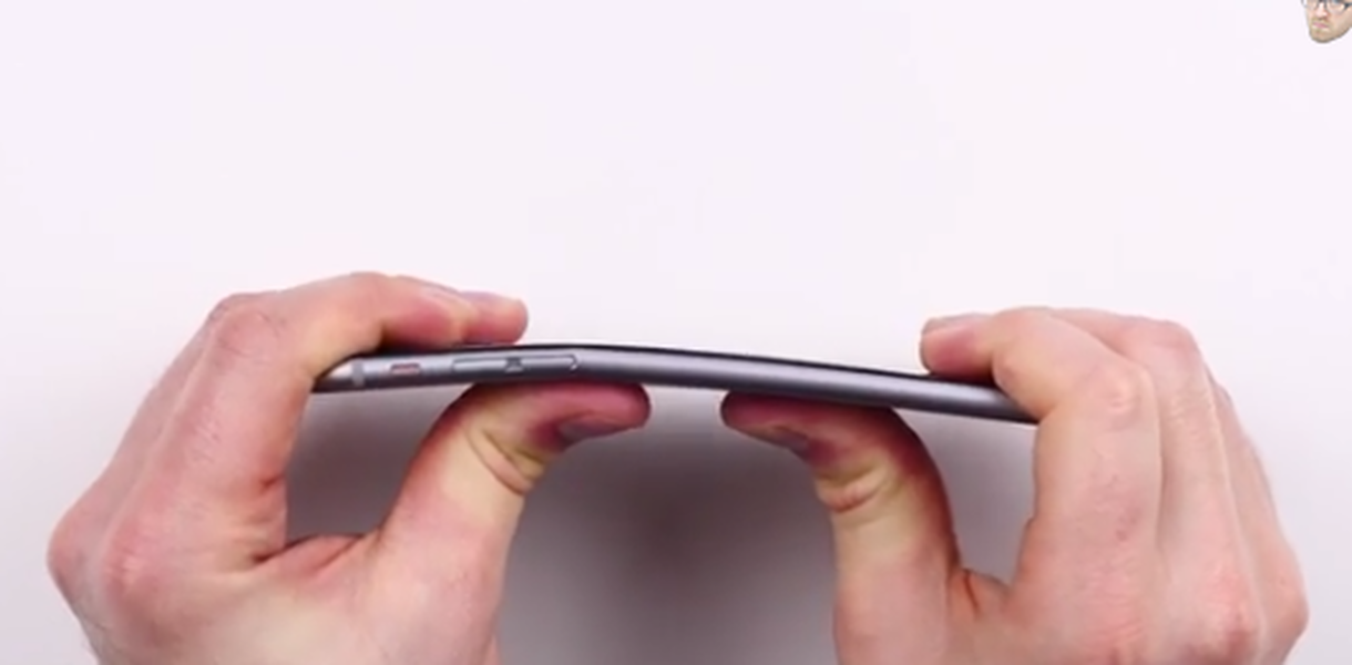 Alarmed customers find out the iPhone 6 Plus can bend in your pocket