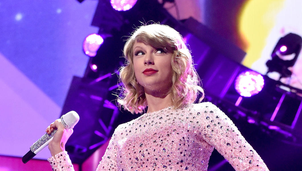 Taylor Swift tops Canadian iTunes charts &amp;mdash; with 8 seconds of static