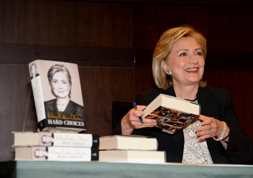 China &#039;effectively bans&#039; Hillary Clinton&#039;s book